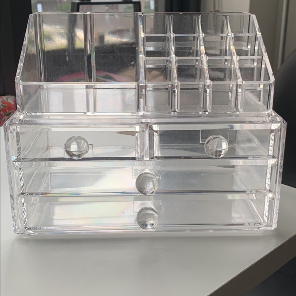 Make-Up and Jewelry Holdee Clear 2 - Piece Set.